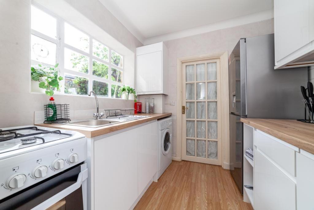 One Bedroom Flat In The Heart Of Brixton ลอนดอน ภายนอก รูปภาพ